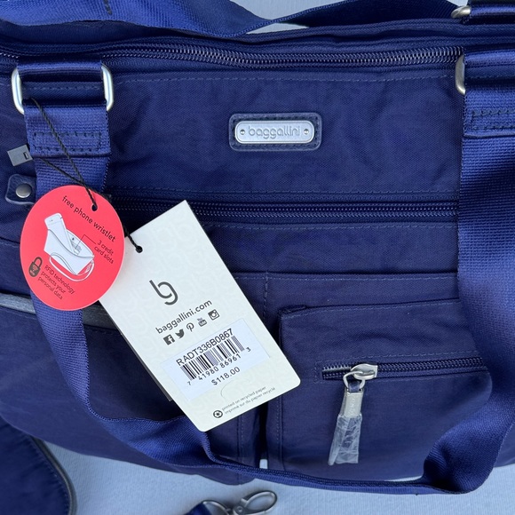 Baggallini Navy Anyday Shoulder Bag - Picture 3 of 3